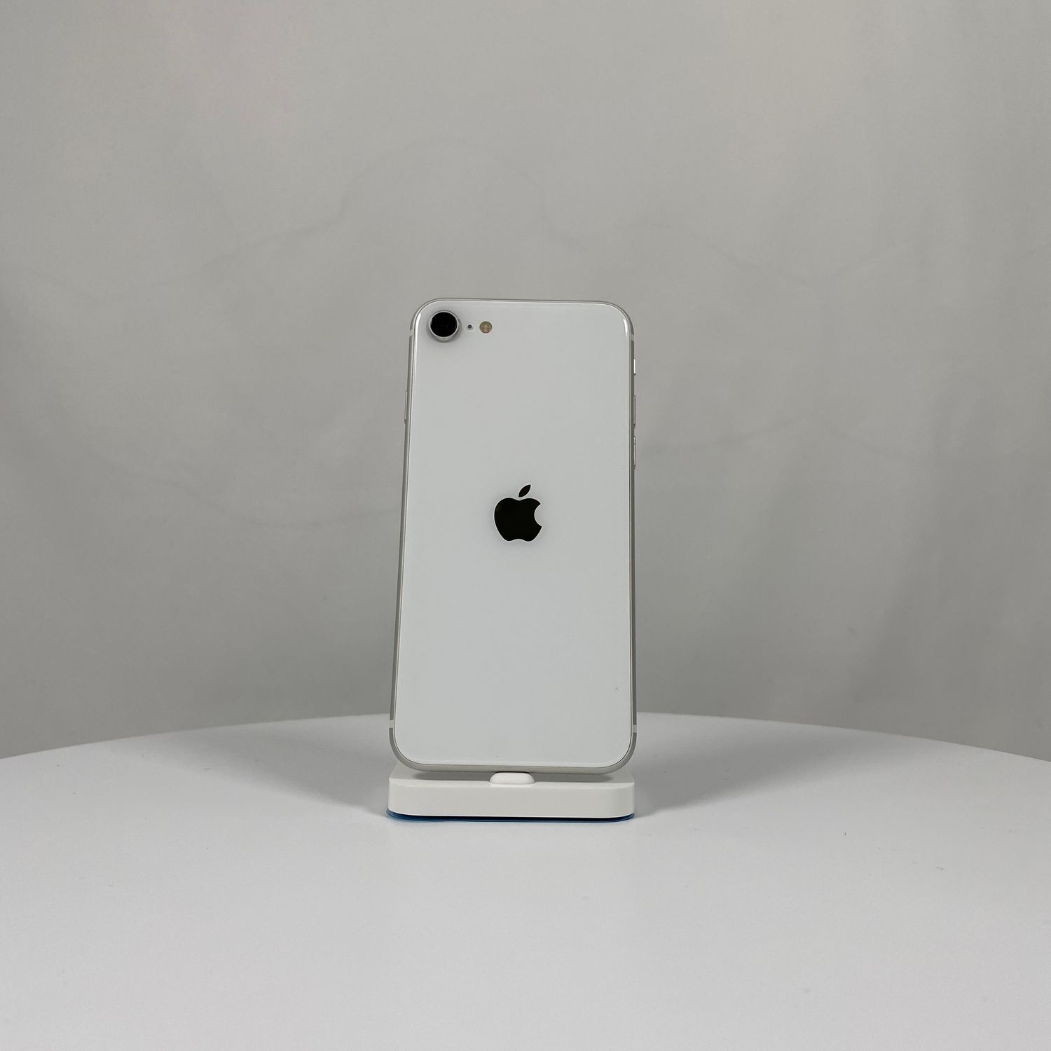 iPhone SE2 GB ホワイト SIMフリー バッテリー86% ムスビー｜iPhone SE 2 64GB ホワイト バッテリー 86% SIMロック解除