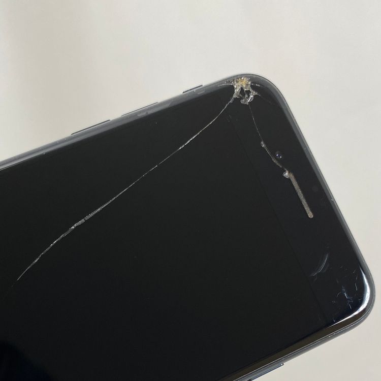 iPhone SE 3  64GB �ߥåɥʥ��� 86% SIM���å�����Ѥ�