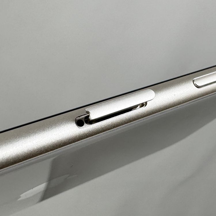 iPhone SE 3  64GB �������饤��  SIM���å�����Ѥ�