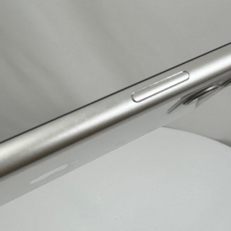 iPhone 11  128GB �ۥ磻��  SIM���å�����Ѥ�