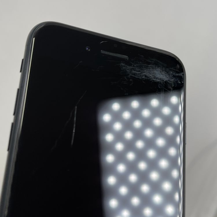 iPhone SE 3  64GB �ߥåɥʥ���  SIM���å�����Ѥ�