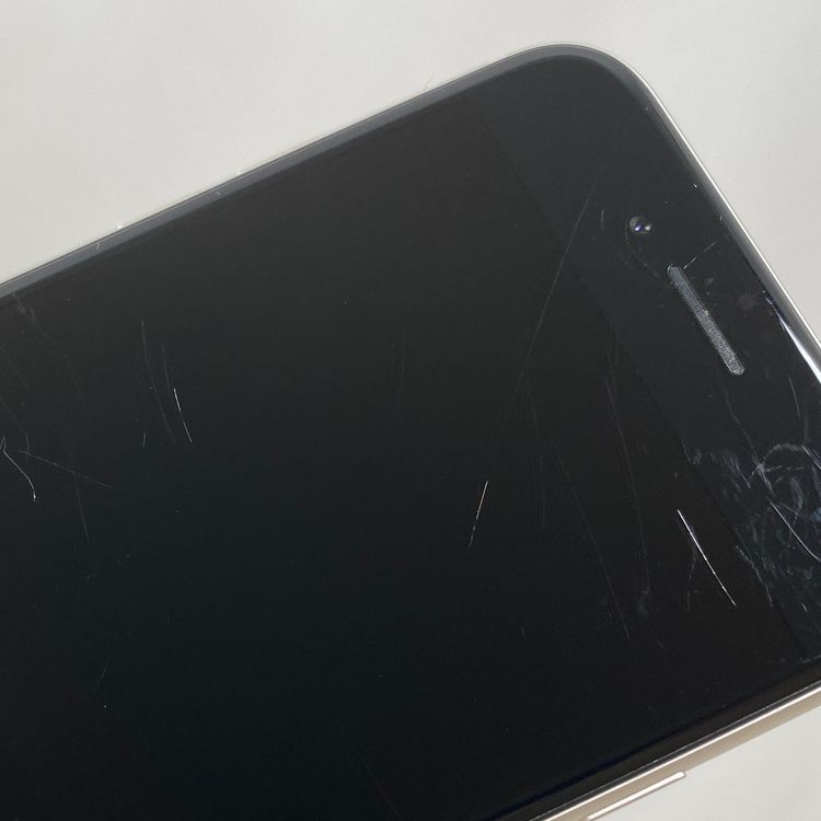 iPhone SE 3  64GB �������饤�� 92% SIM���å�����Ѥ�