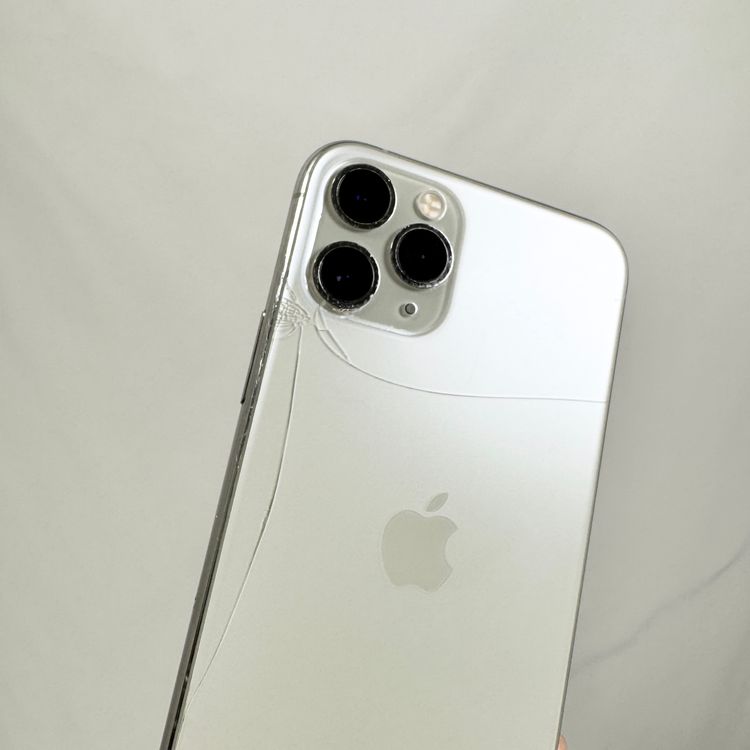 iPhone 11 Pro  64GB ����С�  SIM���å�����Ѥ�