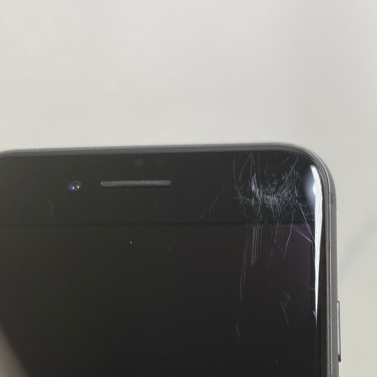 iPhone 8  64GB ���ڡ������쥤 87% SIM���å�����Ѥ�