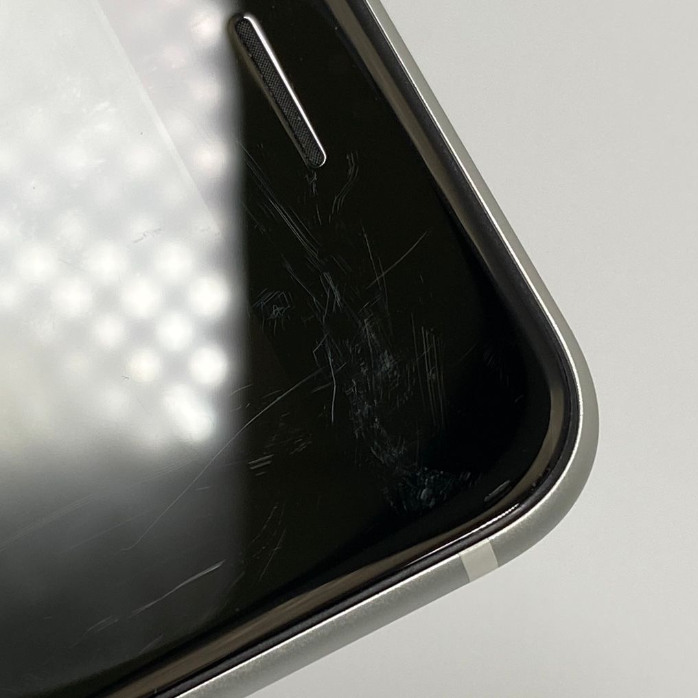 白　iPhoneSE第2世代64GB本体.SIMロック解除済.バッテリー87% 電池87% iPhone SE (第2世代) 白色 64GB SIMロック解除