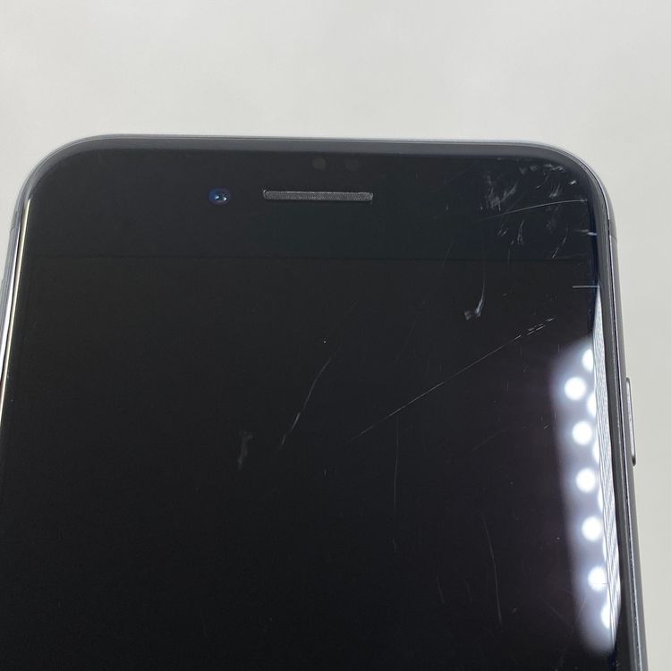 iPhone 8  64GB ���ڡ������쥤 77% SIM���å�����Ѥ�