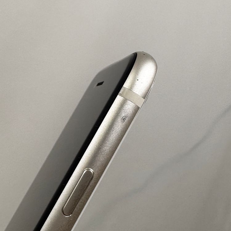 iPhone SE 3  64GB �������饤�� 74% SIM���å�����Ѥ�