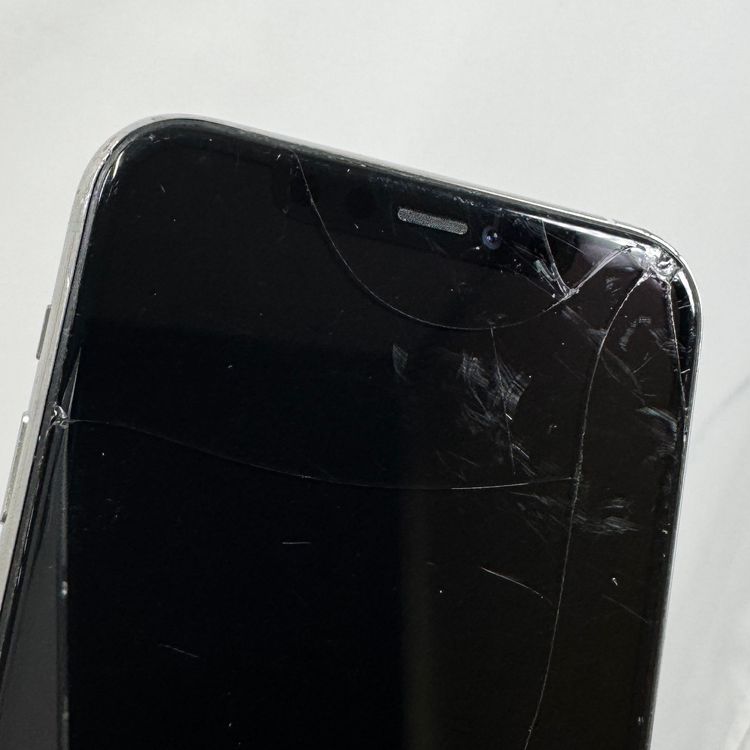 iPhone 11 Pro  64GB ����С�  SIM���å�����Ѥ�