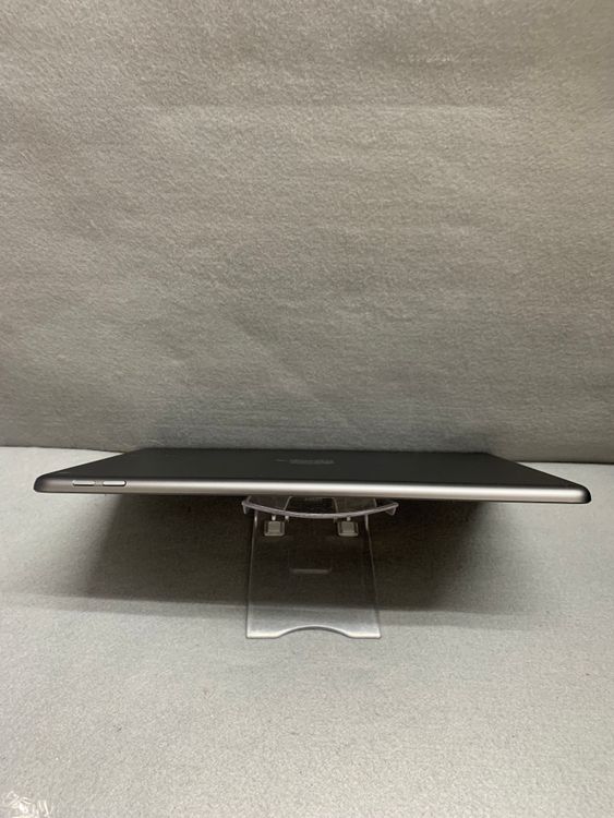 Ķ���� ������ Wi-Fi�� iPad ��9���� 64GB ���ڡ������쥤��