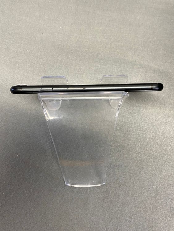 ���ʡ������ǡ�SIM�ե꡼��iPhoneSE�裲���� 128GB �֥�å���