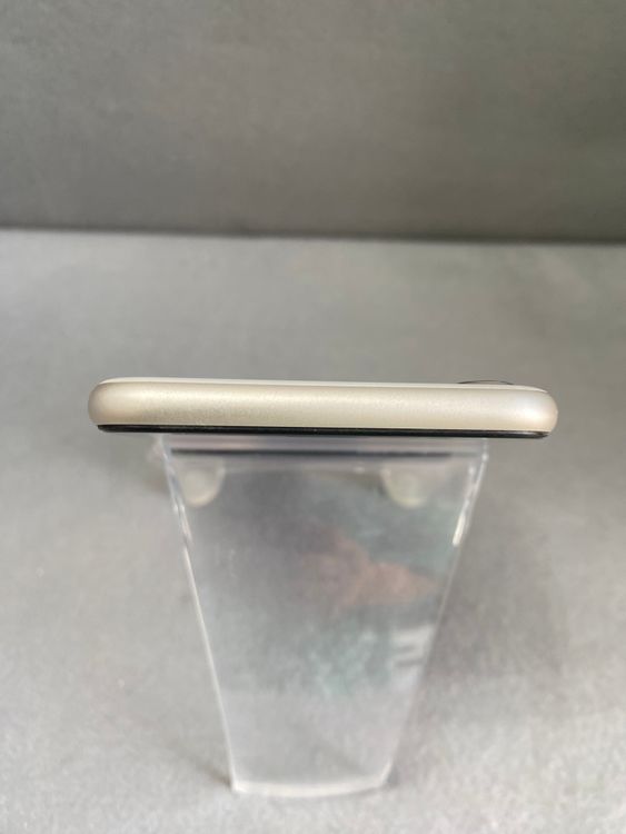 ���ʡ������ǡ�SIM�ե꡼��iPhoneSE��3���� 64GB���������饤�ȿ�
