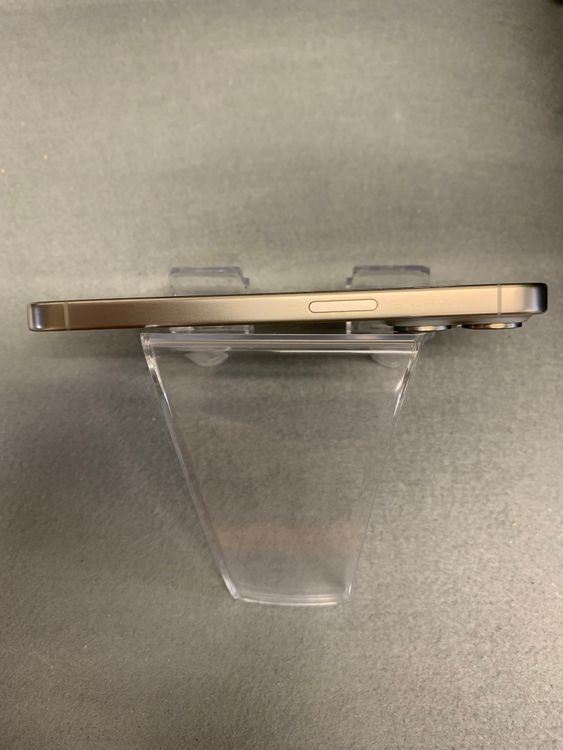 Ķ���ʡ������ǡ�SIM�ե꡼iPhone15pro 128GB �ʥ���������󥦥࿧