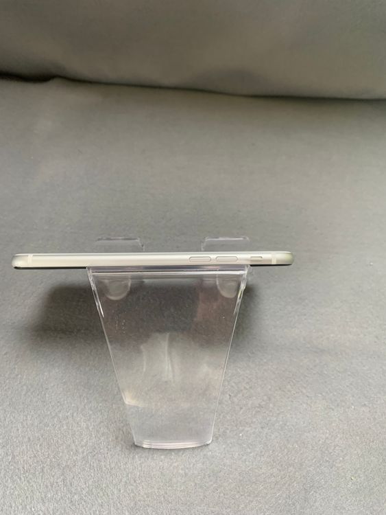 美品 国内版 SIMフリー iPhoneSE 第2世代 64GB ホワイト色