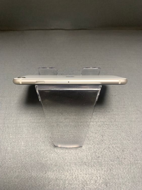 ���� ������ SIM�ե꡼ iPhoneSE ��3���� 64GB �������饤�ȿ�