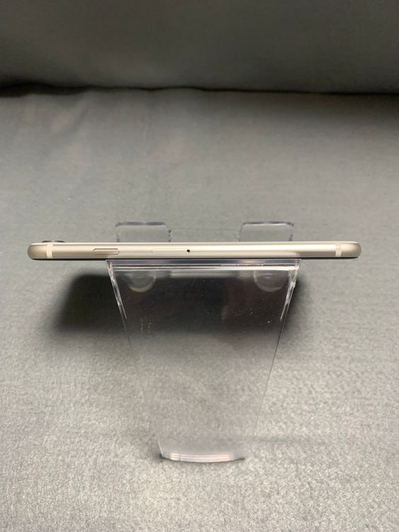 超美品 国内版 SIMフリー iPhoneSE 第3世代 128GB スターライト色