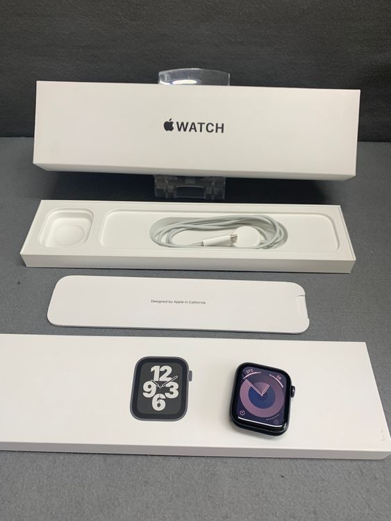 ���� Apple Watch SE ��1���� 32GB GPS��ǥ� 44mm