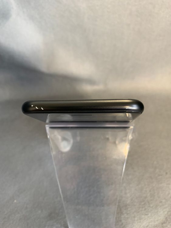 ���ʡ������ǡ�SIM�ե꡼��iPhoneSE �������� 64GB �֥�å���