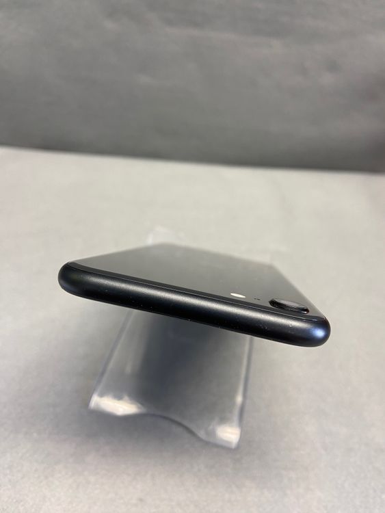 ���ʡ������ǡ�SIM�ե꡼��iPhoneSE ��2���塡 64GB �֥�å���