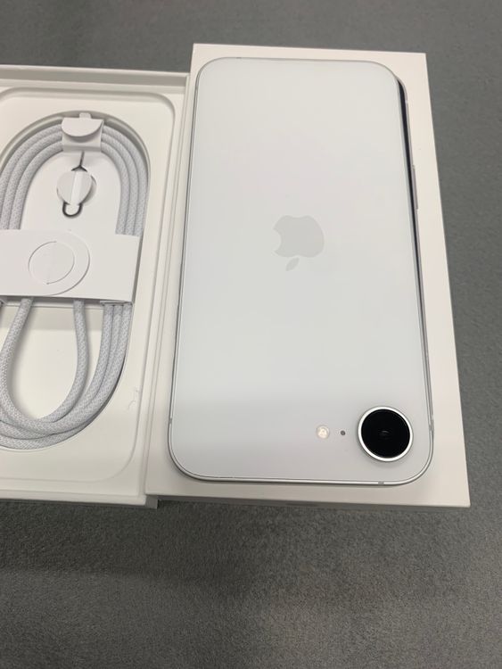 ����Ʊ�͡������ǡ�sim�ե꡼��iPhone16e 256gb ����4��