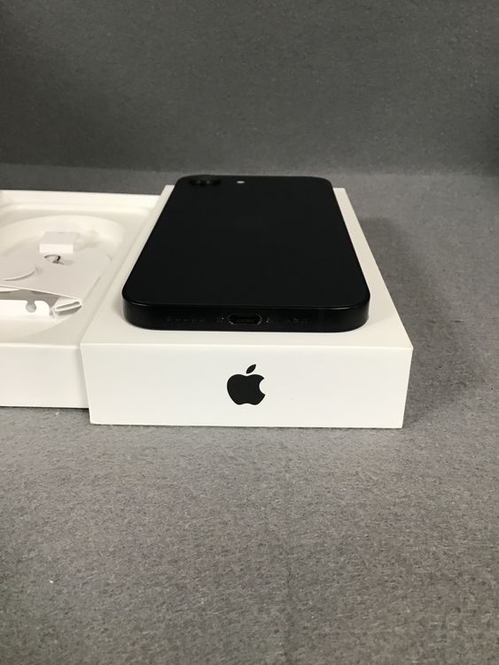 超美品 国内版 SIMフリー iPhone 16e  128GB ブラック色