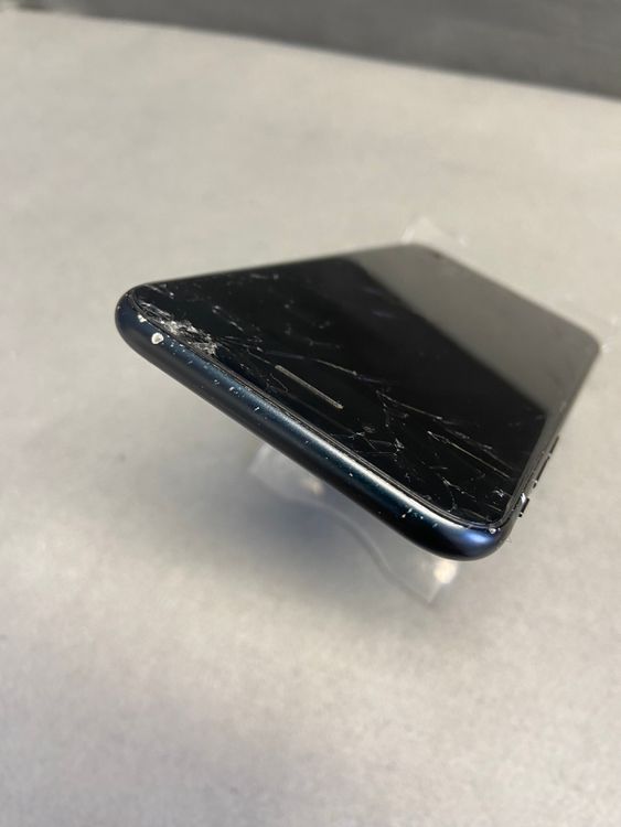 ��� ������ SIM�ե꡼ iPhoneSE �裳���� 64GB �ߥåɥʥ��ȿ�