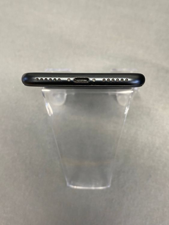 ���ʡ������ǡ�SIM�ե꡼��iPhoneSE�裲���� 128GB �֥�å���