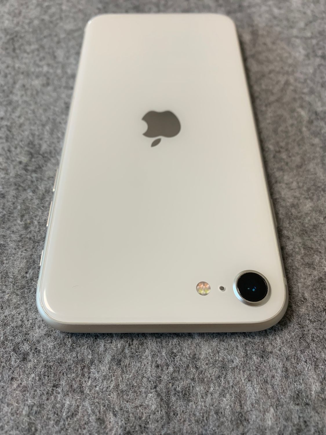 ムスビー｜超美品 海外版 simフリー iPhoneSE 第3世代 128GB スター 