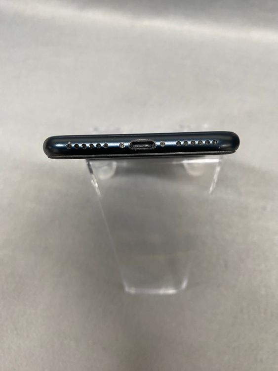 ������� ������ SIM�ե꡼ iPhoneSE ��3���� 128GB �ߥåɥʥ��ȿ�