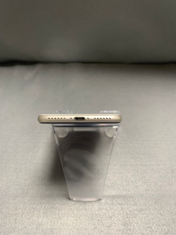 超美品 国内版 SIMフリー iPhoneSE 第3世代 128GB スターライト色