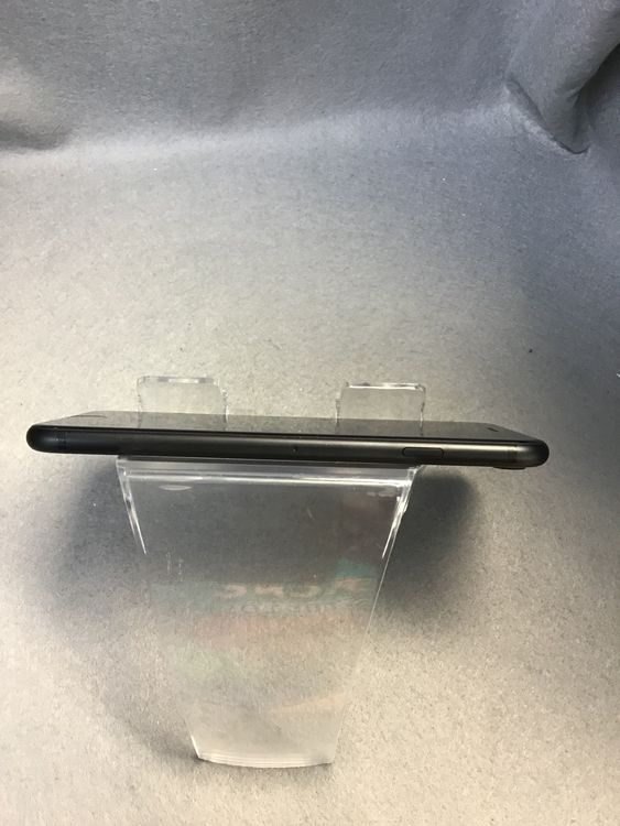 ���ʡ������ǡ�SIM�ե꡼��iPhone7  32GB �֥�å���