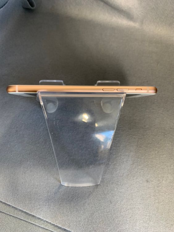 ���ʡ������ǡ�SIM�ե꡼��iPhone8 64GB ������ɿ�