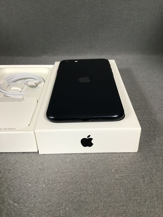 超美品 国内版 SIMフリー iPhoneSE  第3世代  64GB ミッドナイト色