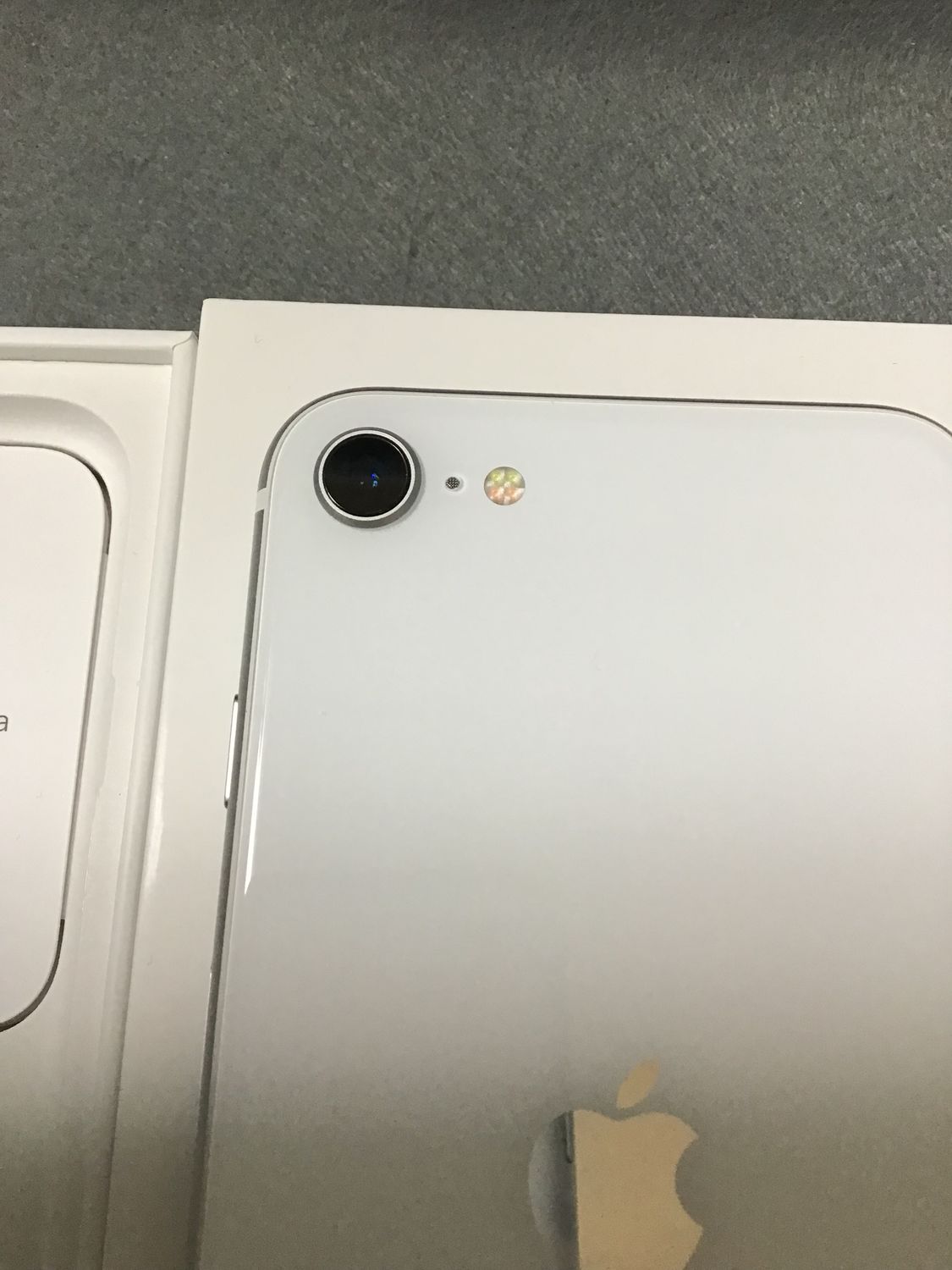 ムスビー｜超美品 国内版 SIMフリー iPhoneSE 第2世代 64GB ホワイト色 