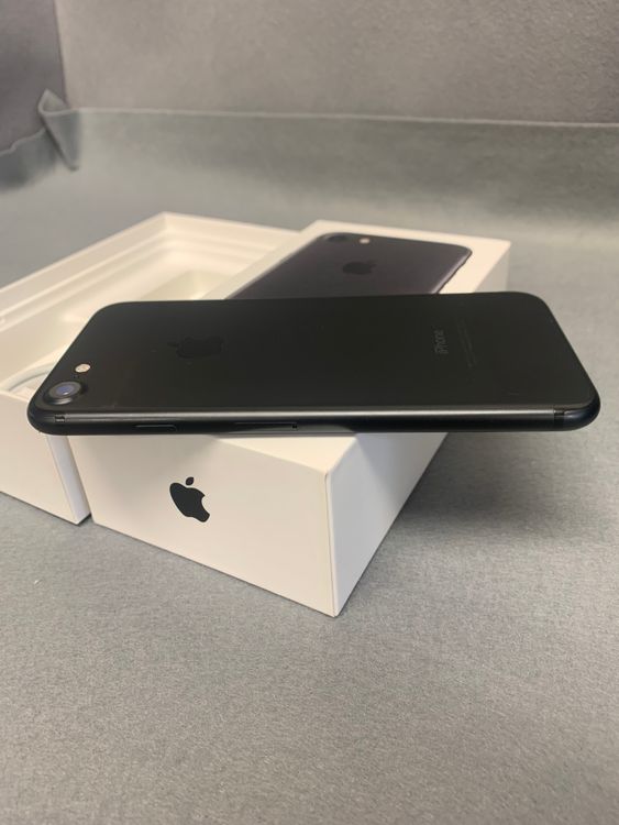 ���ʡ������ǡ�SIM�ե꡼��iPhone7�� 128GB �֥�å���