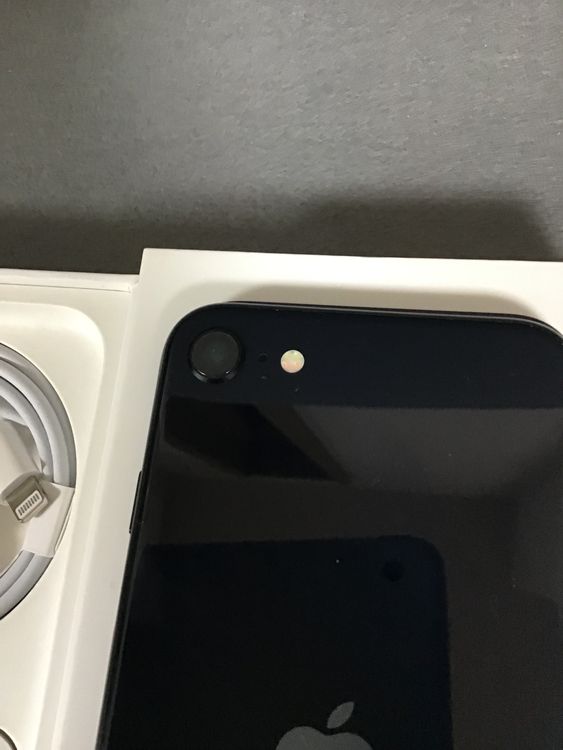 超美品 国内版 SIMフリー iPhoneSE  第3世代  64GB ミッドナイト色