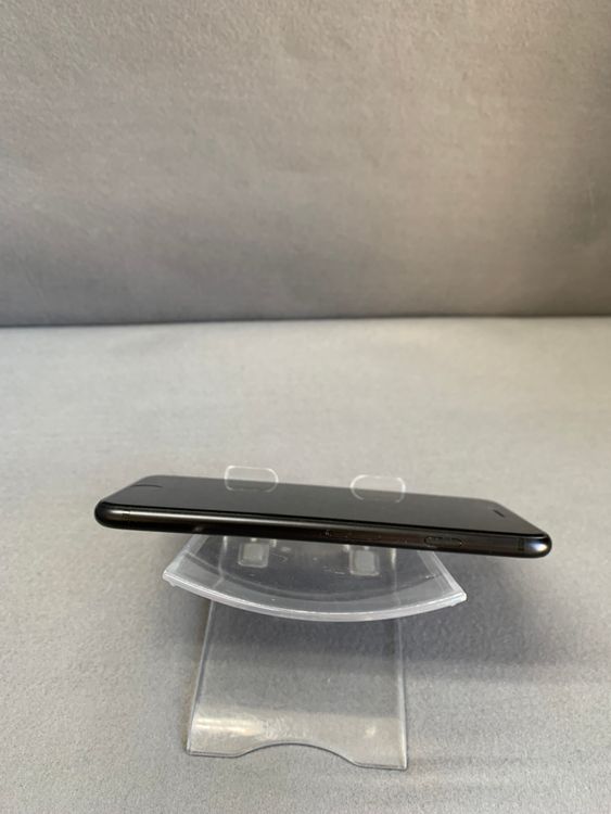 ���� Apple���ȥ��� SIM�ե꡼ iPhoneSE �裲���� 64GB �֥�å���