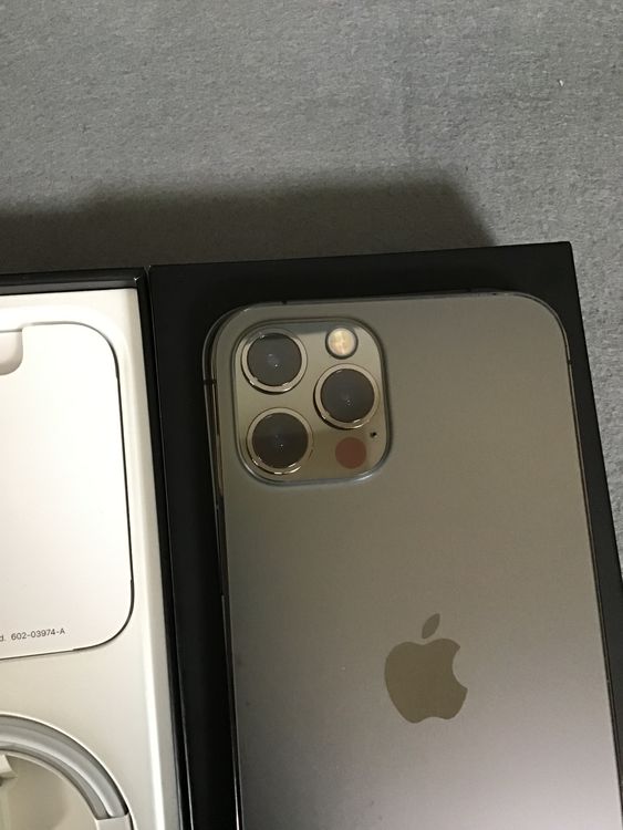 美品 国内版 SIMフリー iPhone12  Pro  256GB グラファイト色