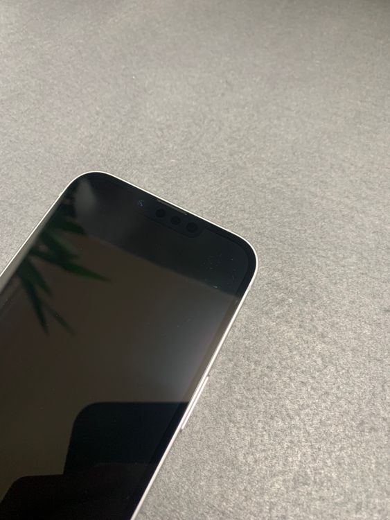 超美品 国内版 SIMフリー iPhone 16e 128GB ホワイト色