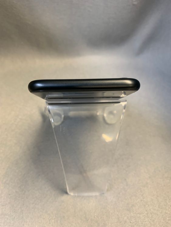 ���ʡ������ǡ�SIM�ե꡼��iPhoneSE ��2���塡 64GB �֥�å���