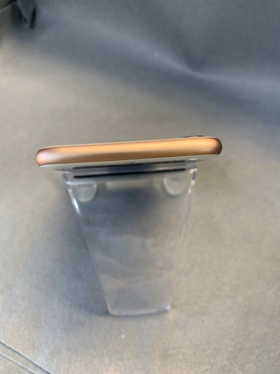 ���ʡ������ǡ�SIM�ե꡼��iPhone 8�� 64GB ������ɿ�