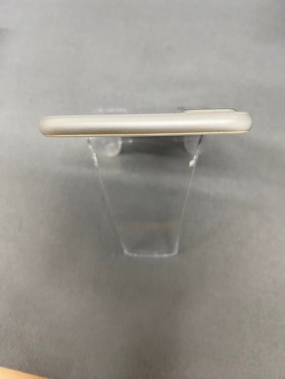 ���ʡ������ǡ�SIM�ե꡼��iPhone8 Plus 64GB ����С���