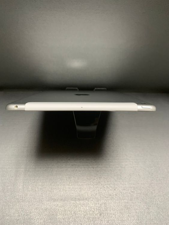 ���� ������ Cellular�� SIM�ե꡼ iPad ��6���� 32GB ����С���