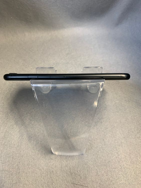 ���ʡ������ǡ�SIM�ե꡼��iPhoneSE ��2���塡 64GB �֥�å���