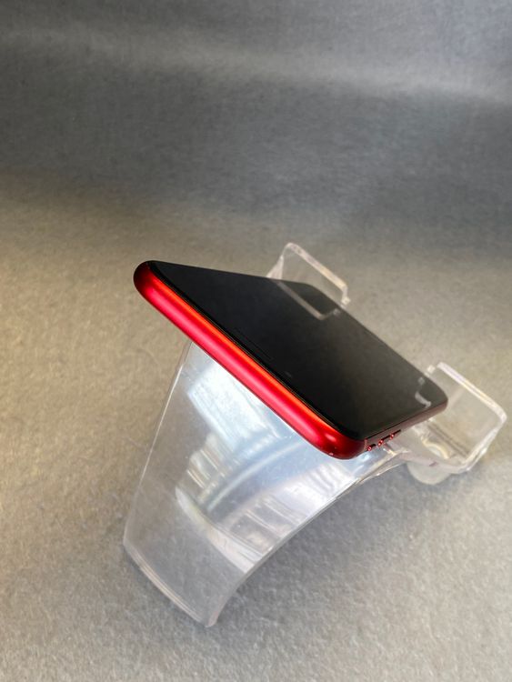 ��š������� SIM�ե꡼ iPhoneSE ��3���� 64GB ��åɿ�