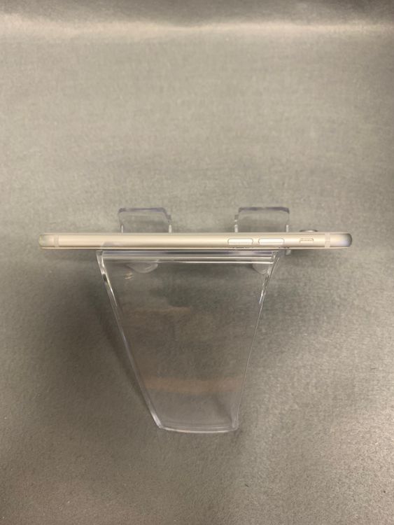 ���ʡ������ǡ�SIM�ե꡼��iPhone8 64GB ����С���