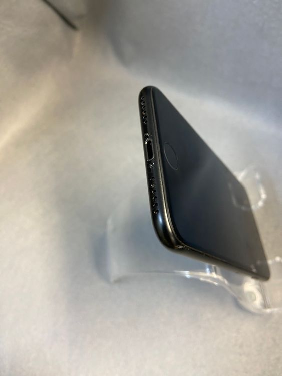 ���ʡ������ǡ�SIM�ե꡼��iPhone SE ��2���� 128GB �֥�å���