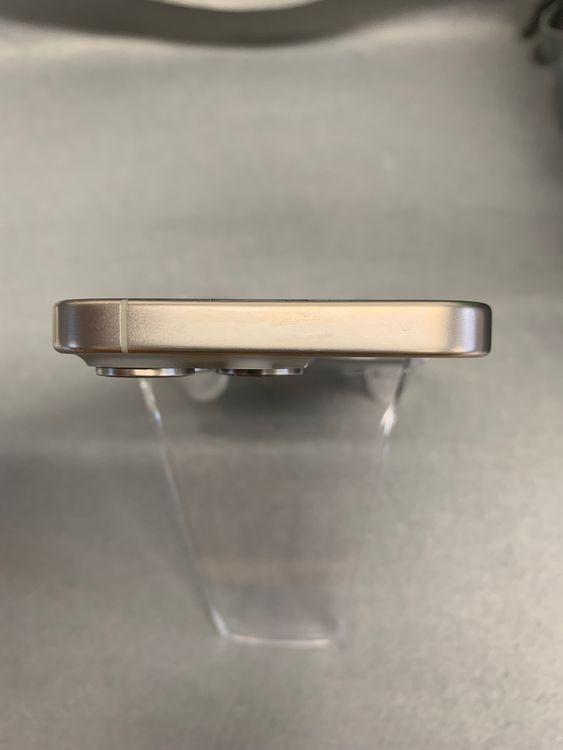 Ķ���ʡ������ǡ�SIM�ե꡼iPhone15pro 128GB �ʥ���������󥦥࿧