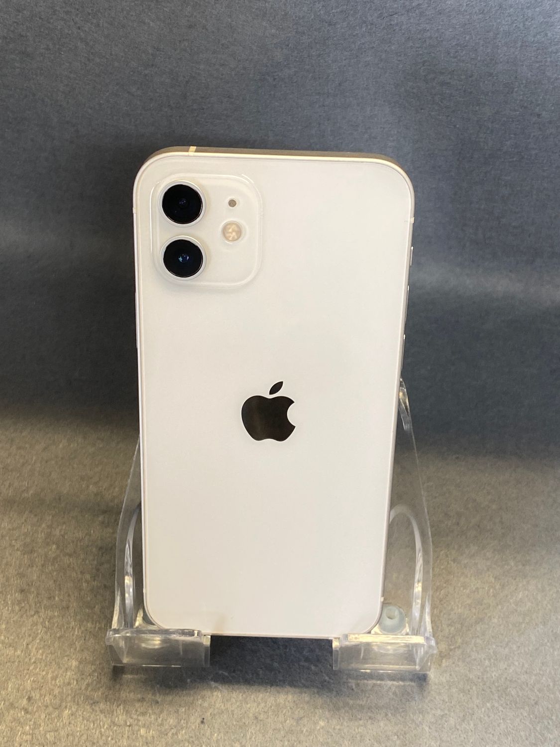 美品中古　Appleストア版SIMフリー　iPhone12　64GB ホワイト色 ムスビー｜美品中古 Appleストア版SIMフリー iPhone12 64GB ホワイト色