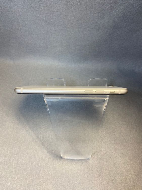 ���ʡ������ǡ�SIM�ե꡼��iPhoneSE ��3���塡64GB �������饤�ȿ�