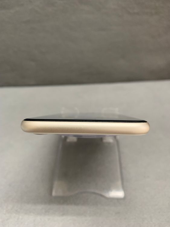 ���� Apple���ȥ��� SIM�ե꡼ iPhoneSE ��3���� 64GB �������饤�ȿ�